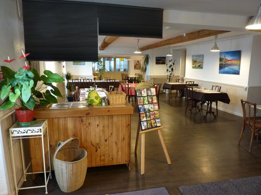 Hotel Saint Pierre Les Sauvages  Buitenkant foto