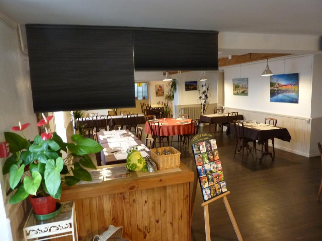 Hotel Saint Pierre Les Sauvages  Buitenkant foto