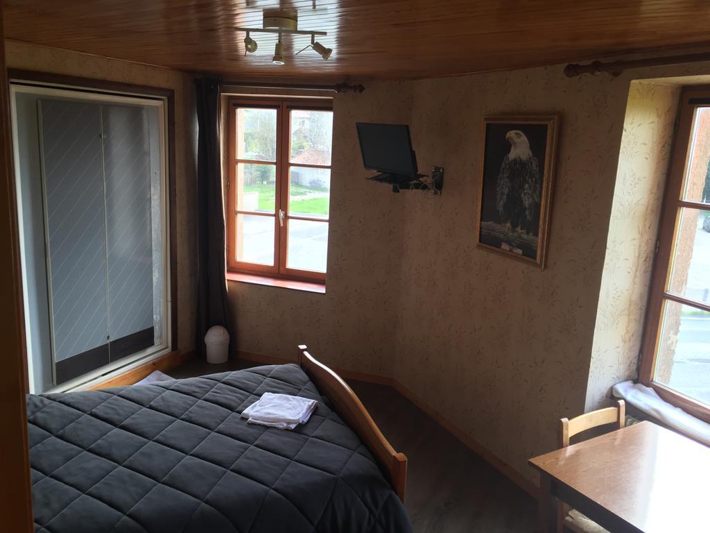 Hotel Saint Pierre Les Sauvages  Buitenkant foto
